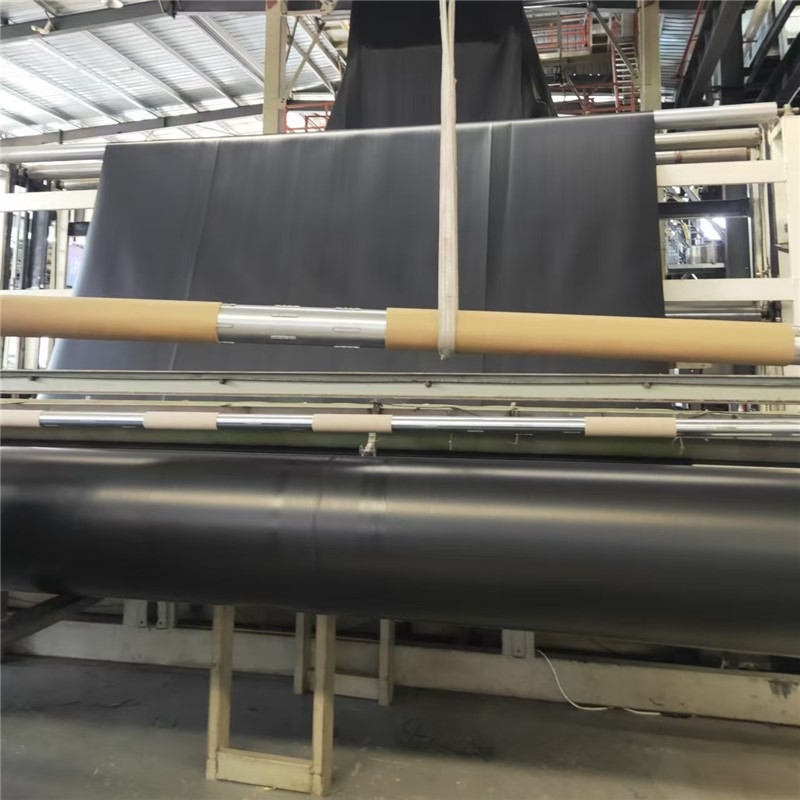 Finer de geomembrana HDPE de 2.0 mm para tratamiento de aguas residuales.jpg