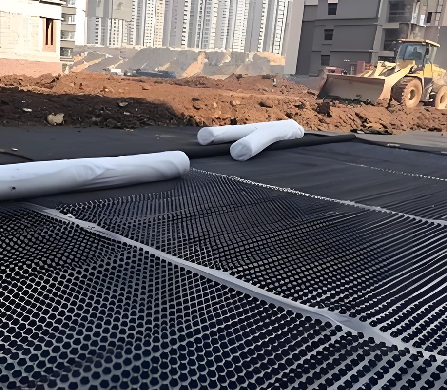 Aplicación de lámina de drenaje con hoyuelos de HDPE.jpg Aplicación de lámina de drenaje con hoyuelos de HDPE.jpg