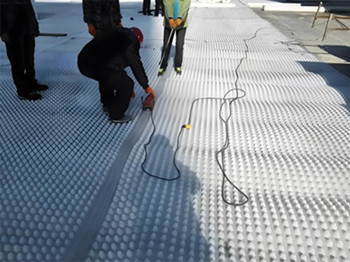 Lámina de tablero de drenaje de hoyuelos istallation.jpg