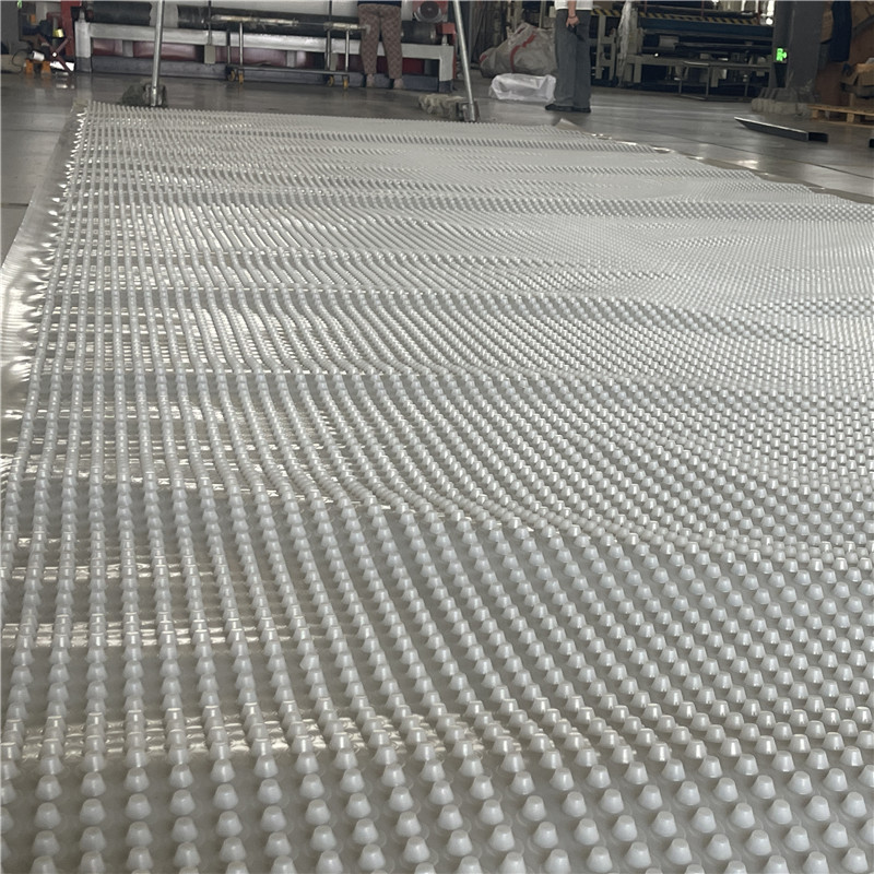 Tablero de drenaje de la pared lateral del sótano.jpg