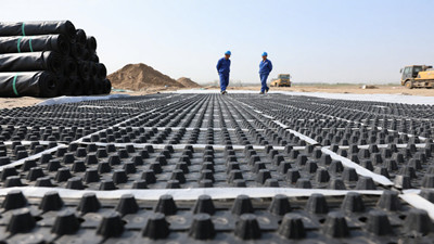 Tablero de drenaje con hoyuelos para plataformas de carreteras.jpg Tablero de drenaje con hoyuelos para plataformas de carreteras.jpg