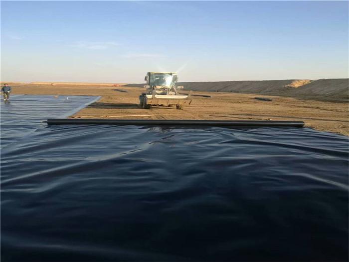 Revestimiento de estanque de geomembrana HDPE de alta calidad.jpg Revestimiento de estanque de geomembrana HDPE de alta calidad.jpg