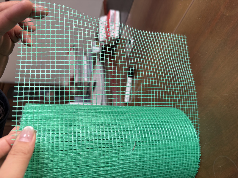 Malla de fibra de vidrio para refuerzo de paredes.jpg