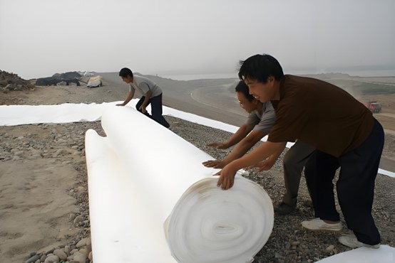 Geotextil para protección de taludes fluviales .jpg